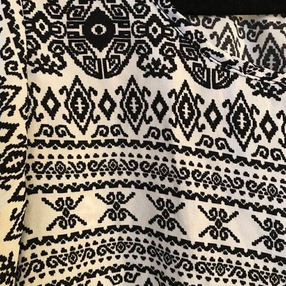 Stoosh Juniors Pattern Flutter Sleeve Crop Top - Picture 3 of 7